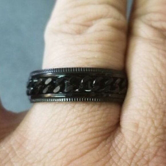 Personalized Men's Wedding Ring - Engraved Chain Spinner Wedding Ring For Guys - Picture 2 of 9